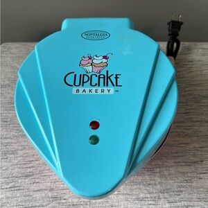 Nostalgia mini cupcake maker. Working condition